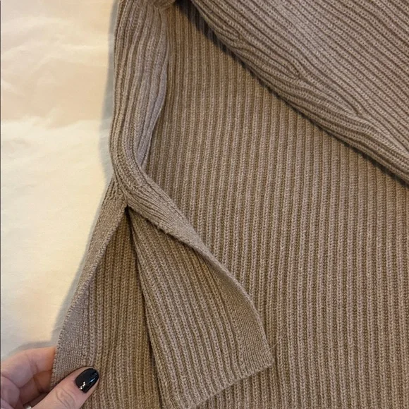 GAP Women’s Tan Thick Knit Ribbed Mockneck Sweater - size M - Picture 4 of 5